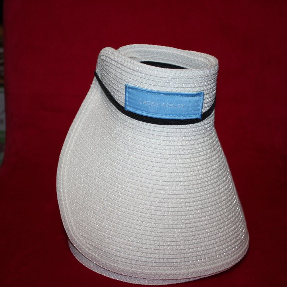 LAURA ASHLEY ADJUSTABLE SHADE